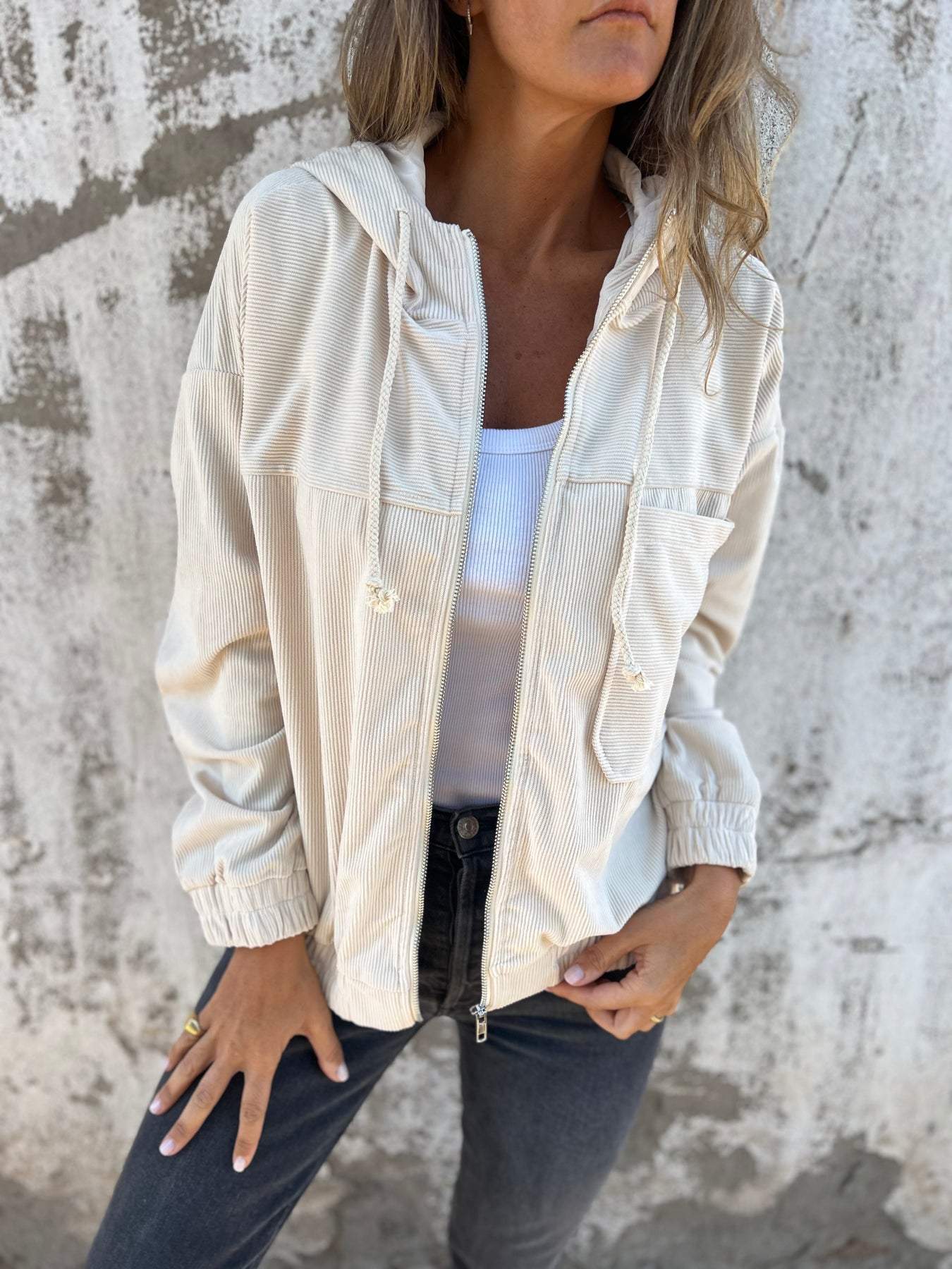 LILA – Lässige Jacke mit Kapuze